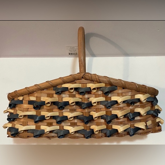 13” Christmas Holiday Basket - Picture 6 of 7